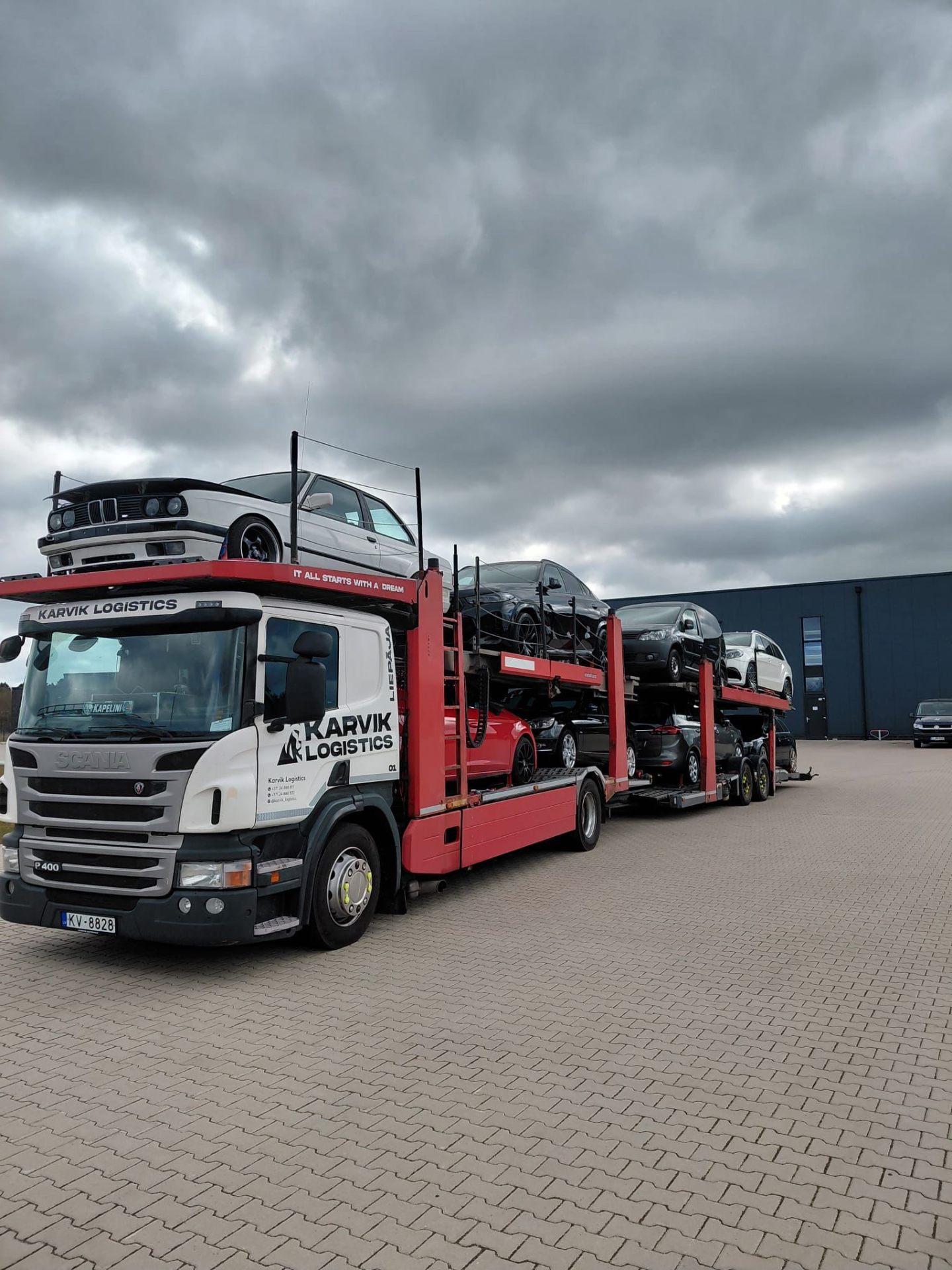 KARVIK Logistics auto pārvadājumu auto vedējs Eiropas autoceļā